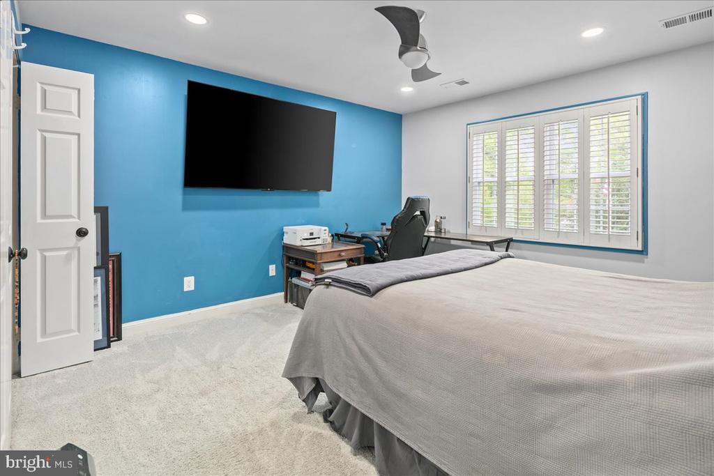 9426 MOUNT VERNON CIRCLE
