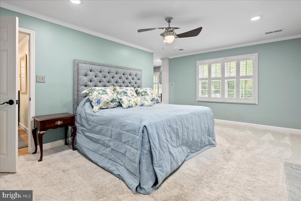 9426 MOUNT VERNON CIRCLE