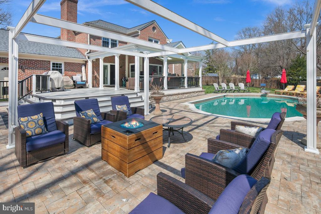 9426 MOUNT VERNON CIRCLE