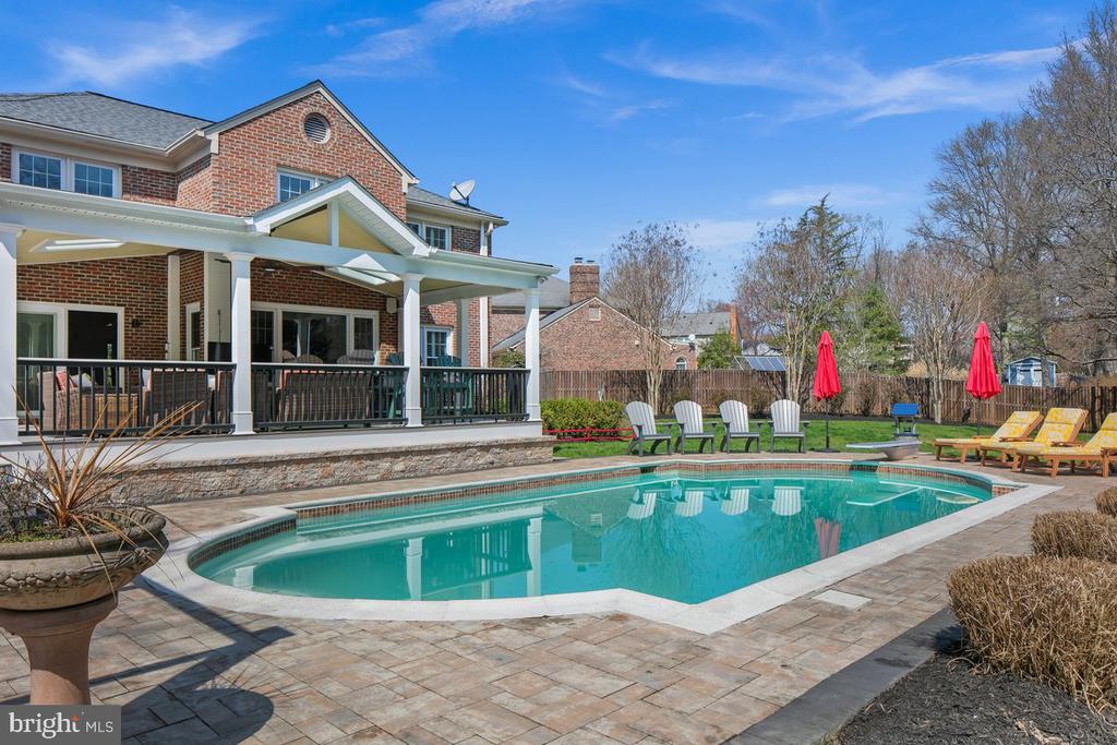 9426 MOUNT VERNON CIRCLE
