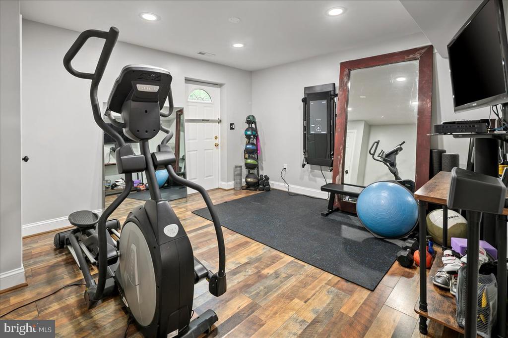 9426 MOUNT VERNON CIRCLE