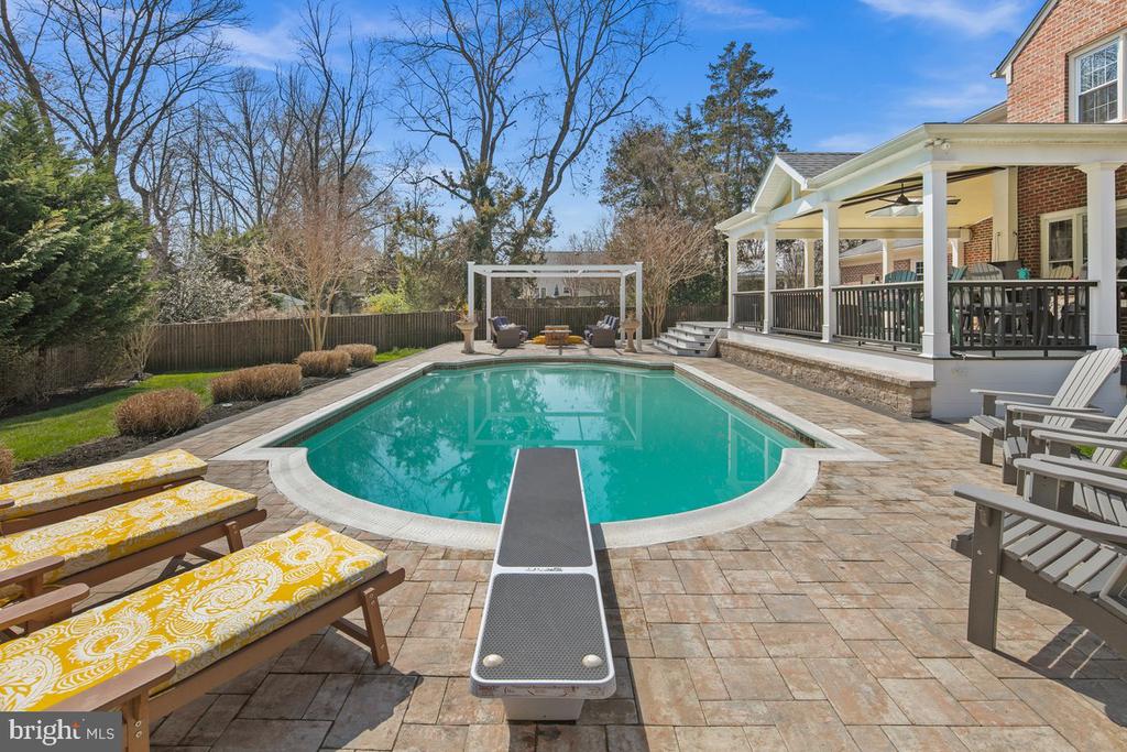 9426 MOUNT VERNON CIRCLE