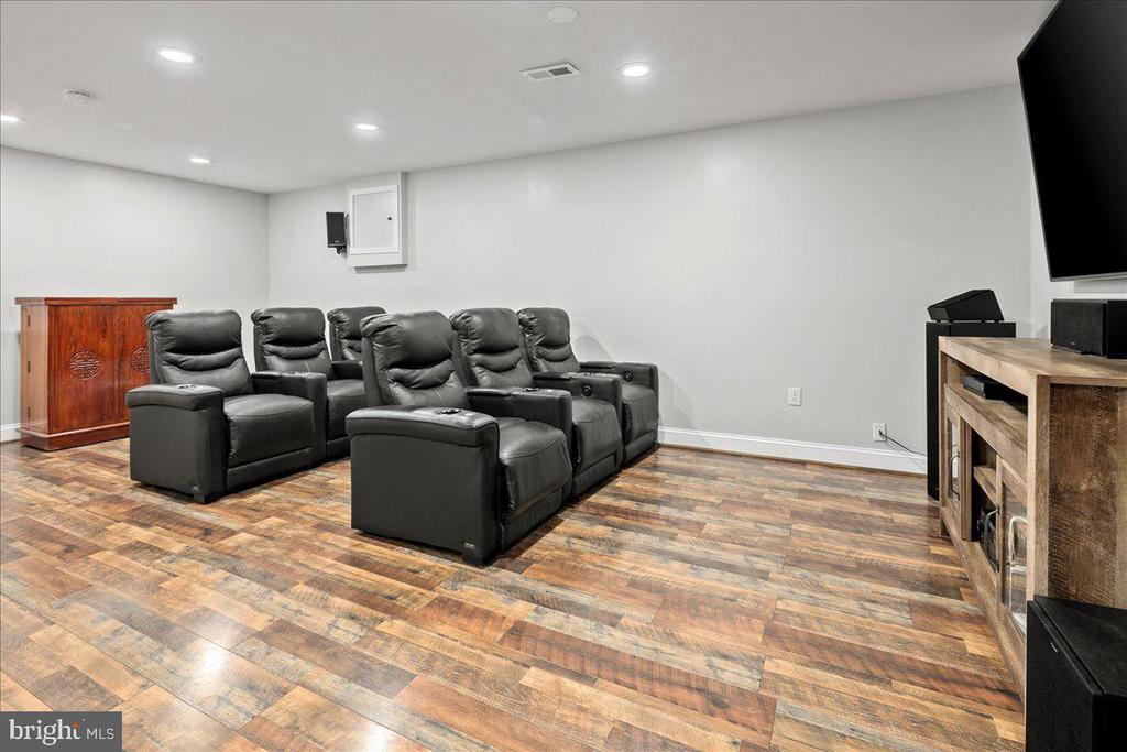 9426 MOUNT VERNON CIRCLE