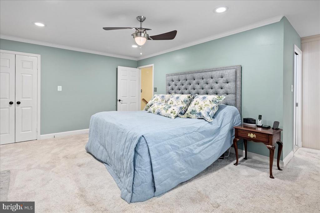 9426 MOUNT VERNON CIRCLE