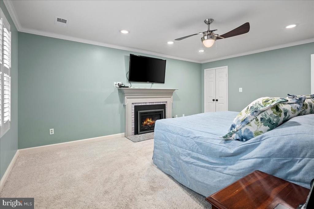 9426 MOUNT VERNON CIRCLE