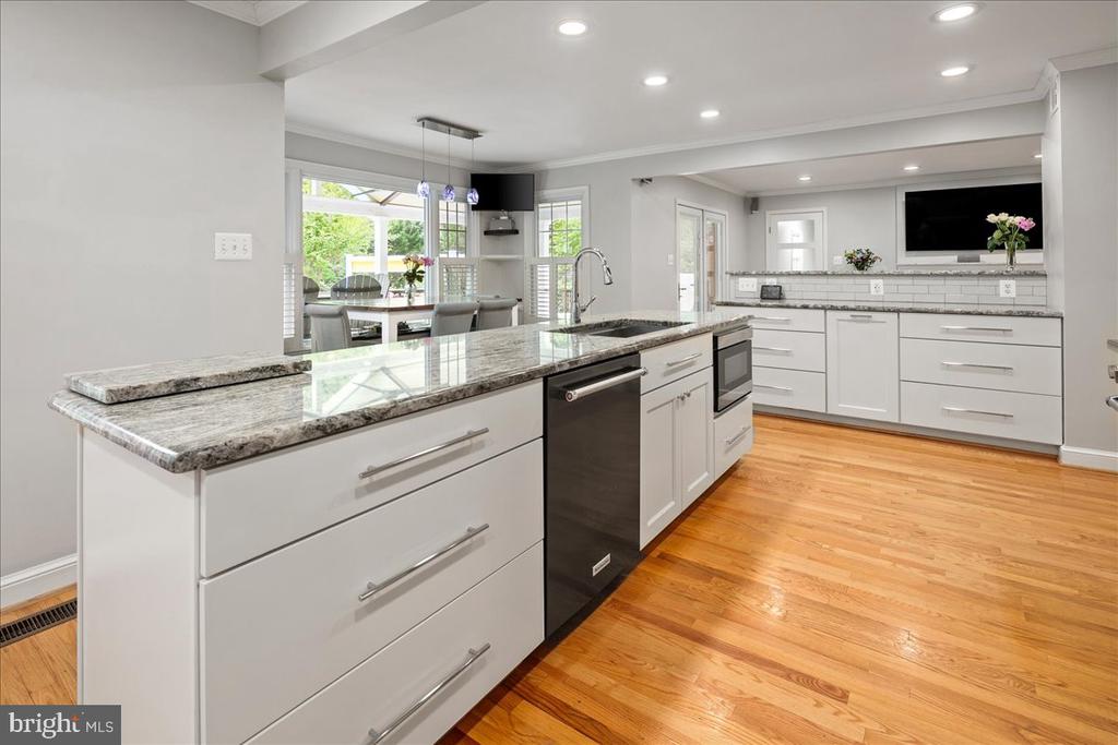 9426 MOUNT VERNON CIRCLE