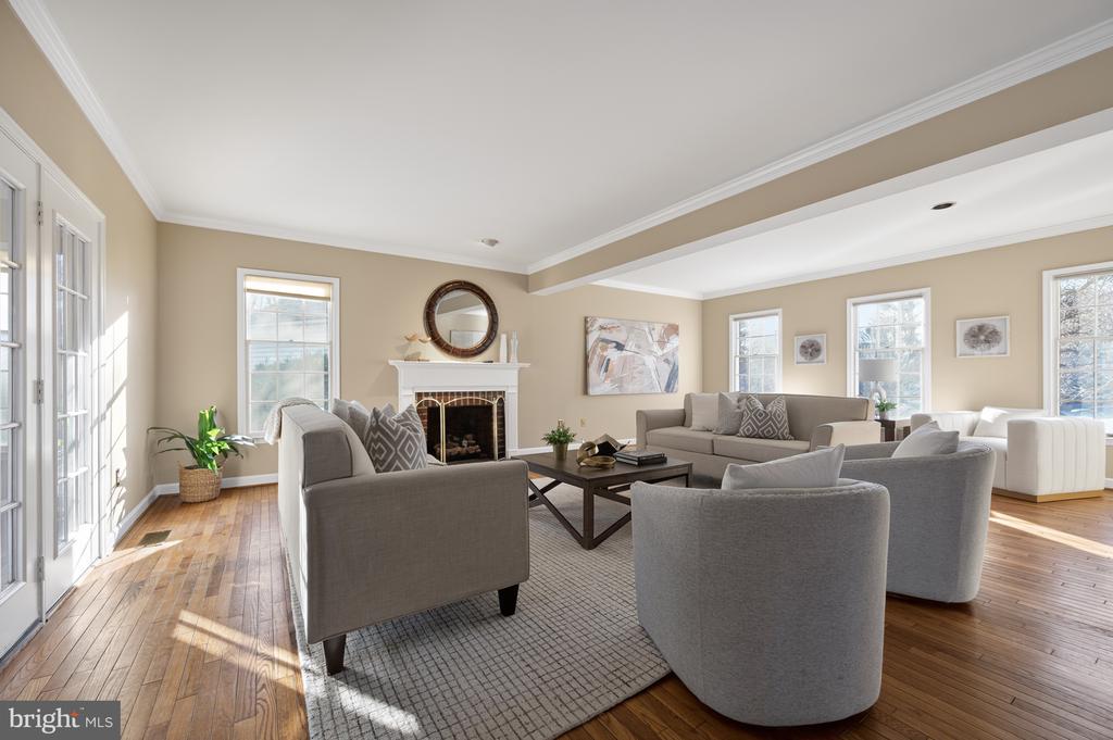 8815 SURREY COURT