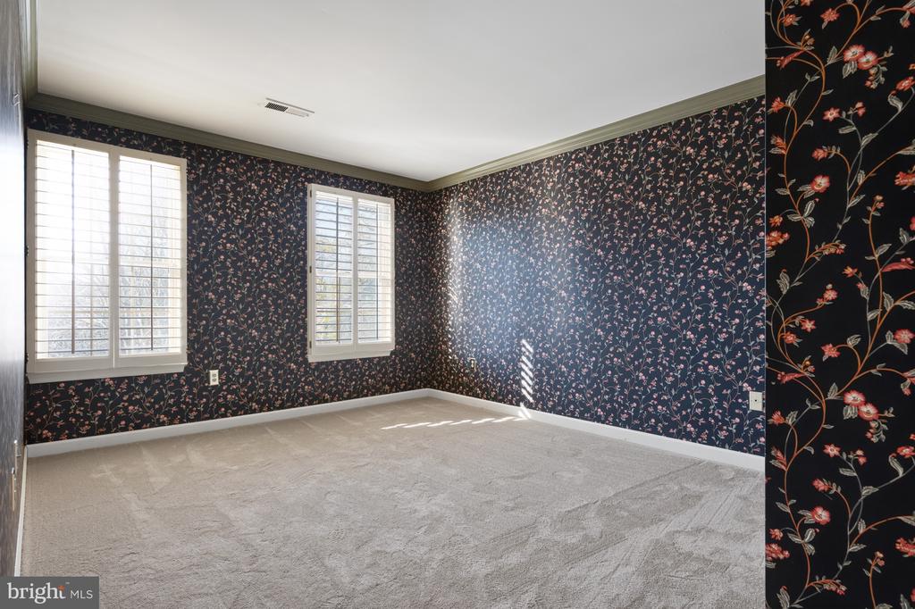 8815 SURREY COURT