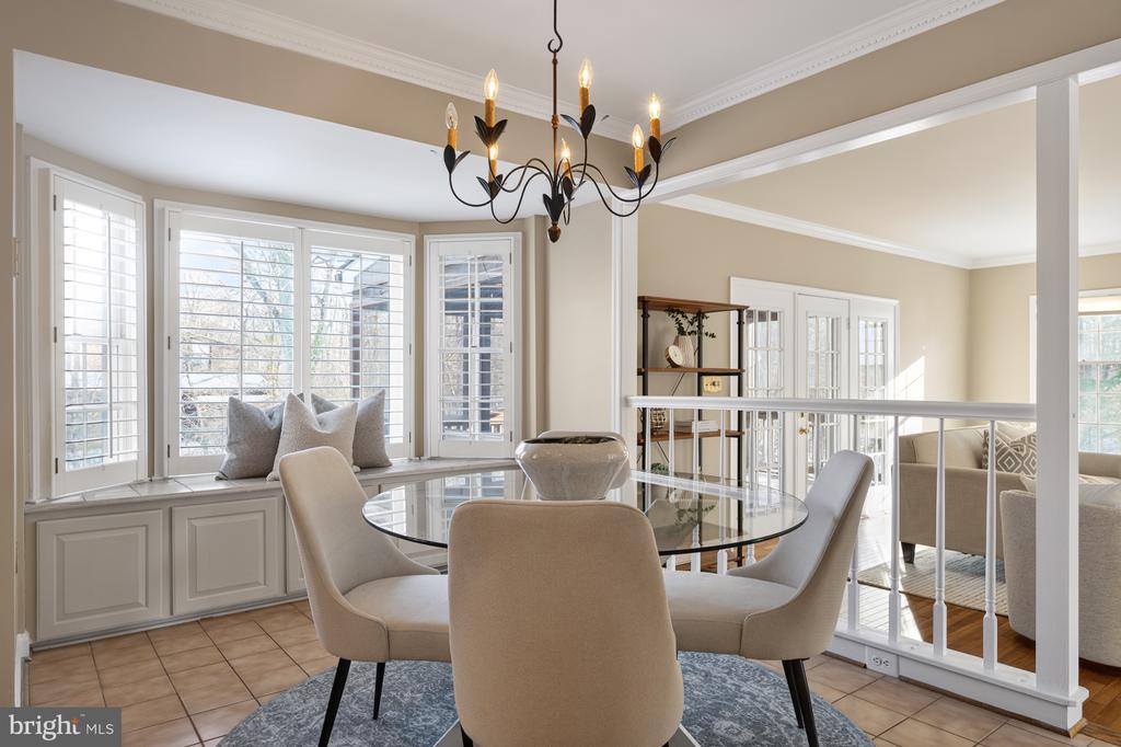 8815 SURREY COURT