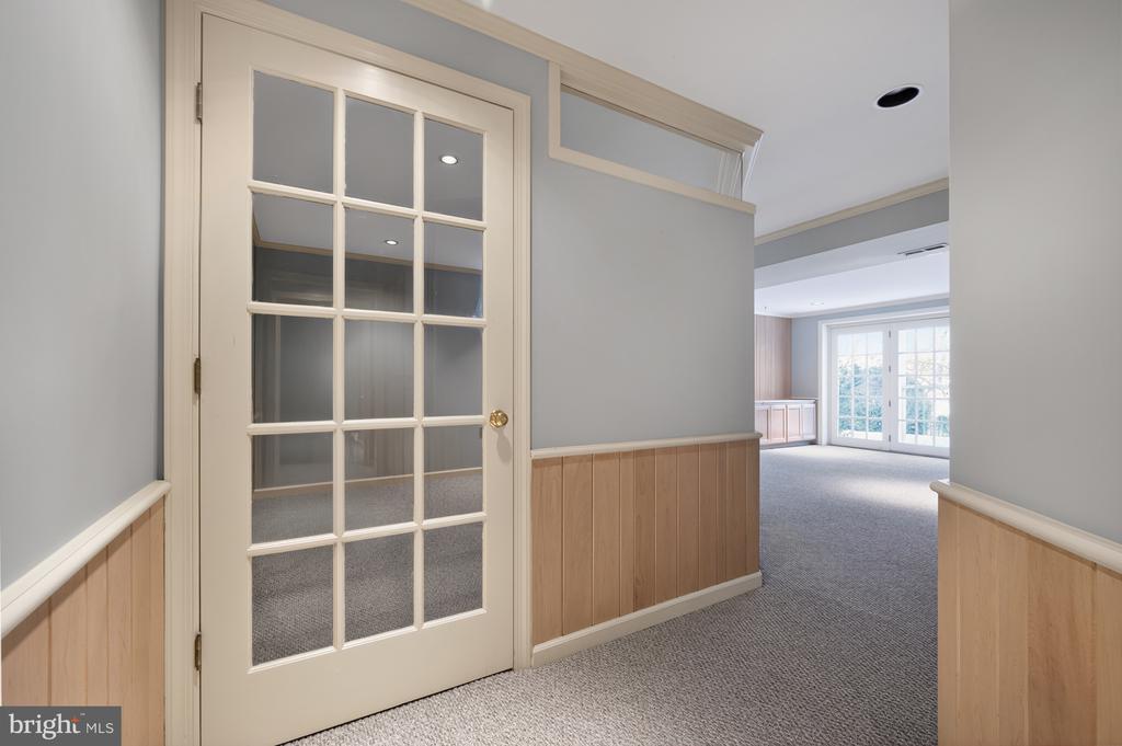 8815 SURREY COURT