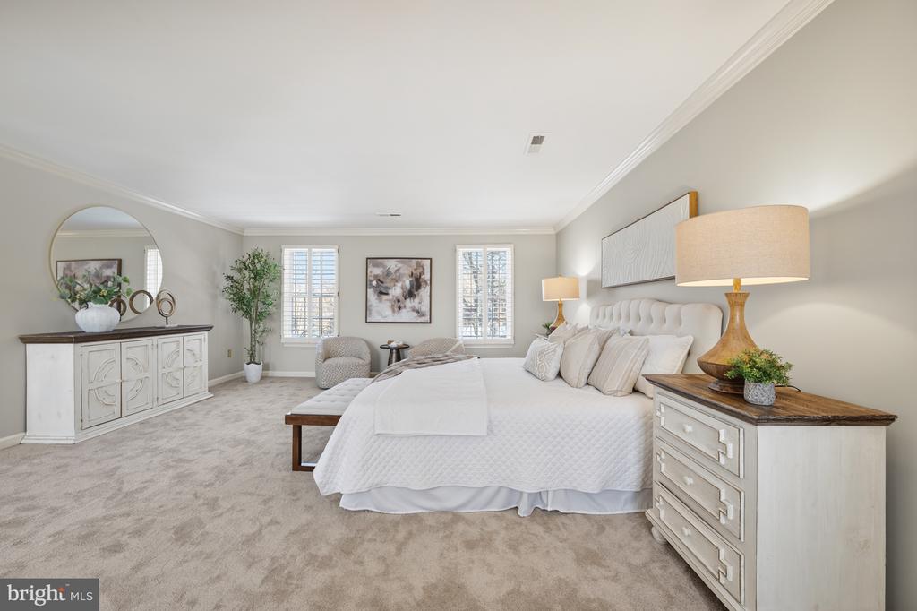 8815 SURREY COURT