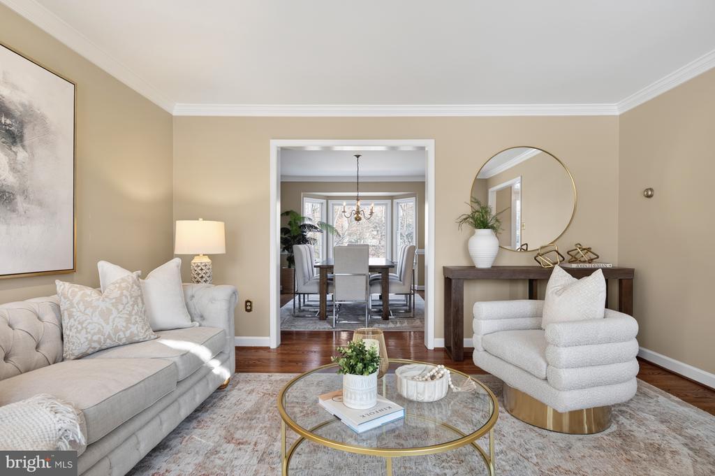 8815 SURREY COURT