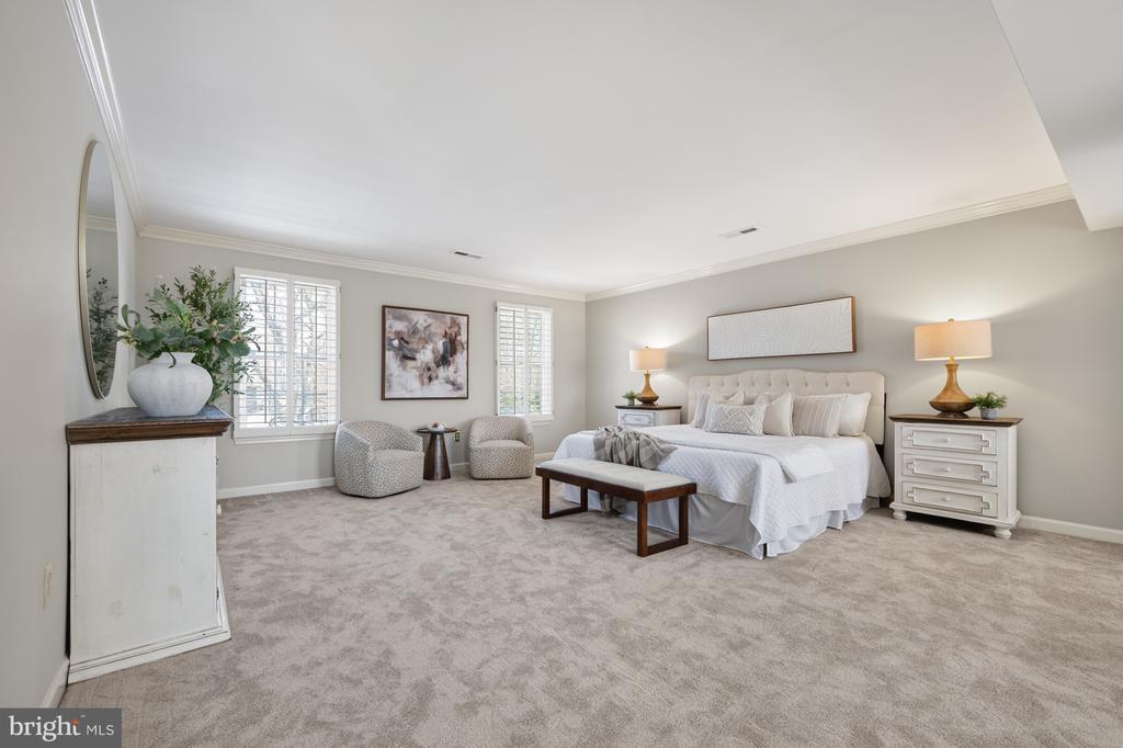 8815 SURREY COURT