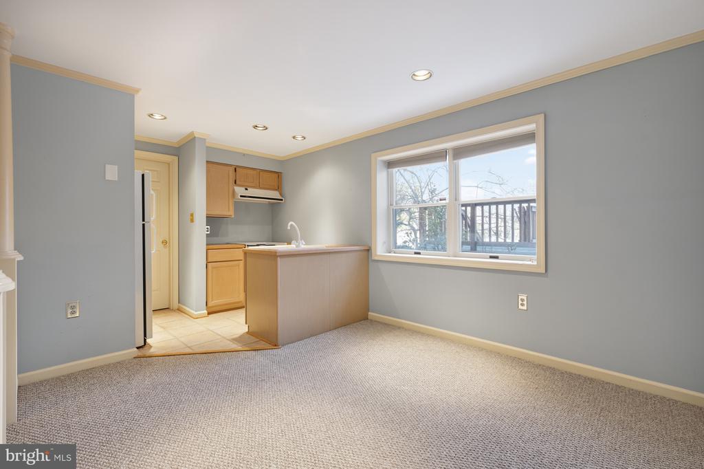 8815 SURREY COURT