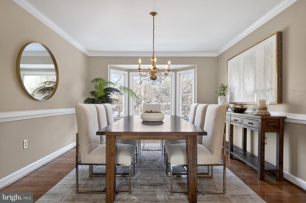 8815 SURREY COURT