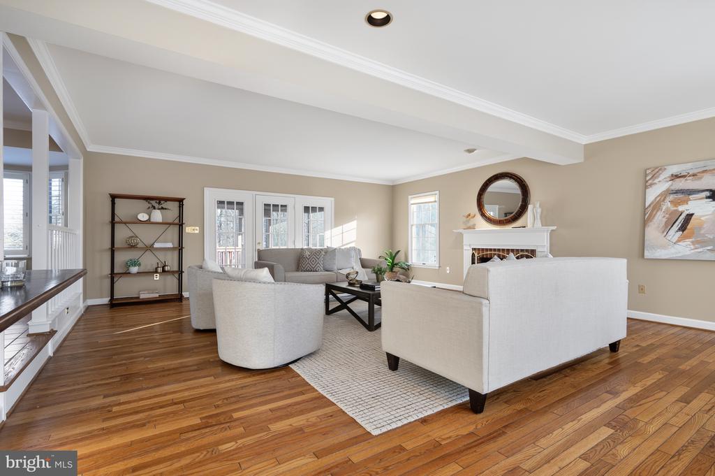 8815 SURREY COURT