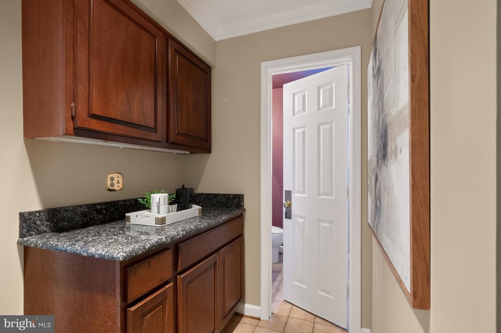 8815 SURREY COURT