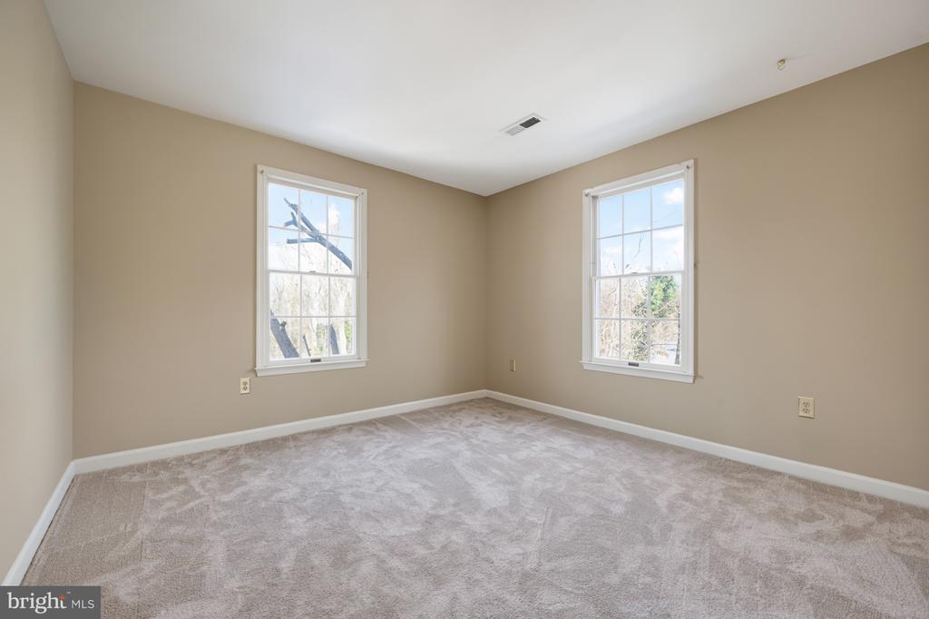 8815 SURREY COURT