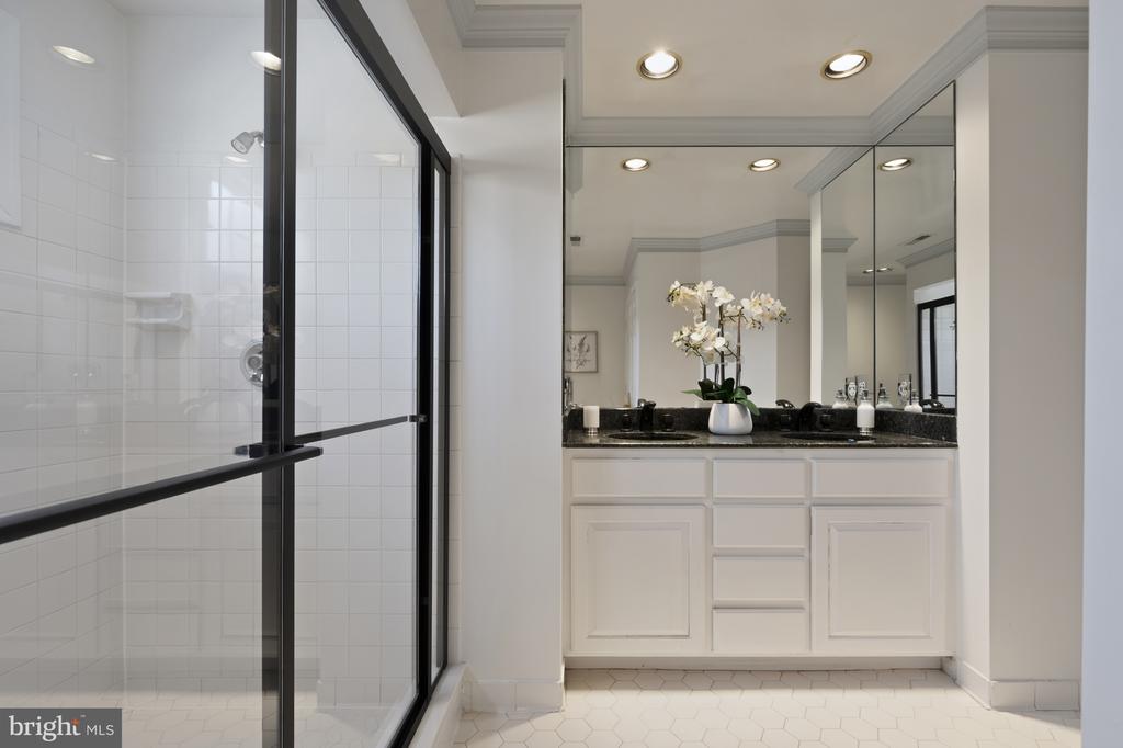 8815 SURREY COURT