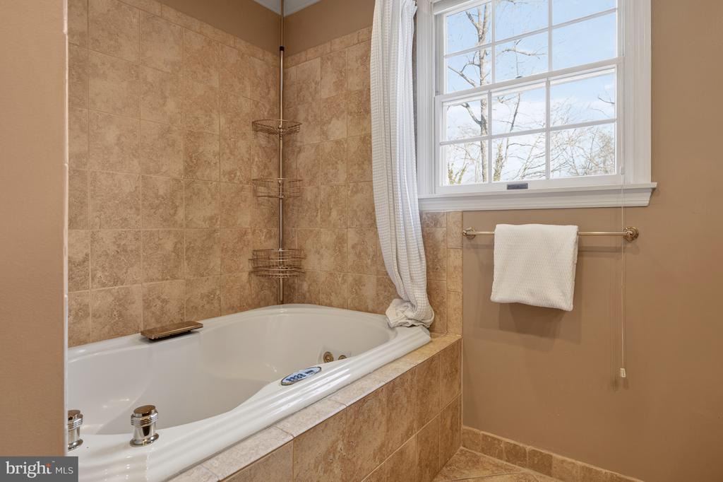 8815 SURREY COURT