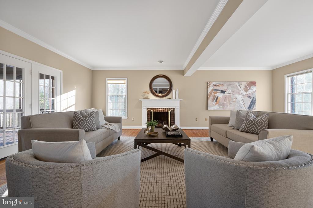 8815 SURREY COURT
