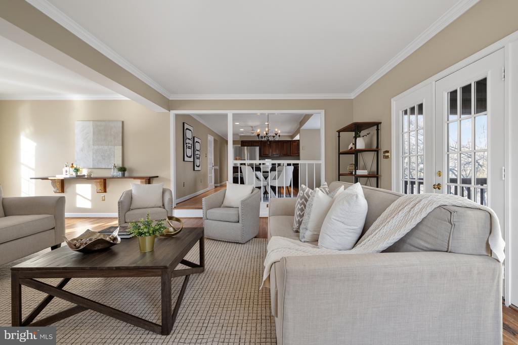8815 SURREY COURT