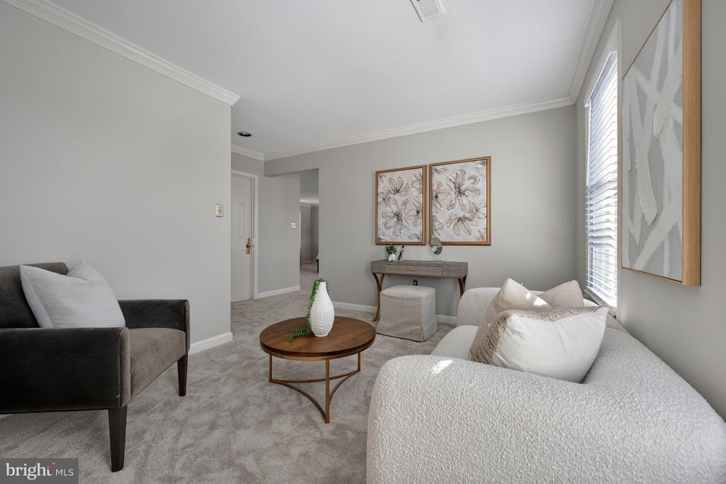 8815 SURREY COURT