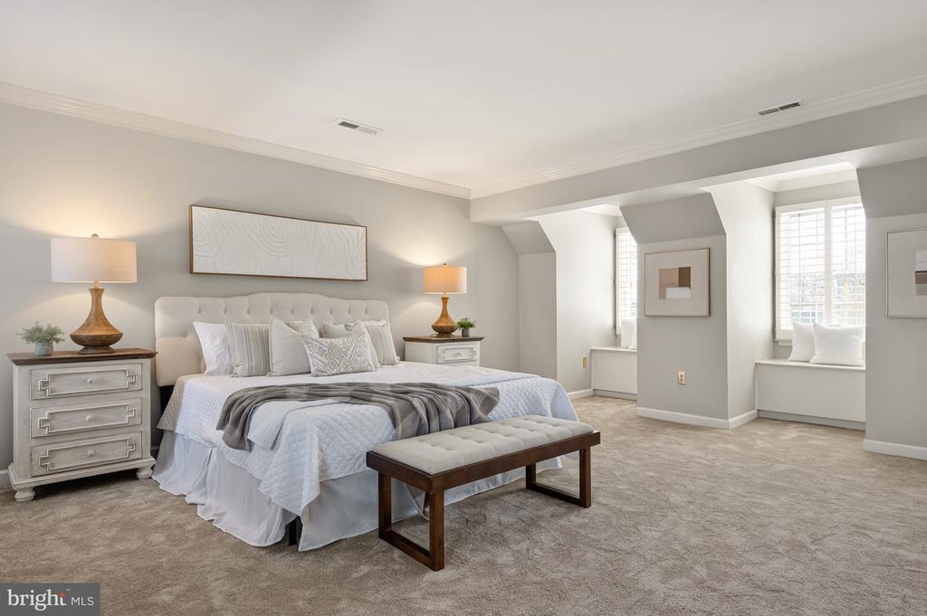 8815 SURREY COURT