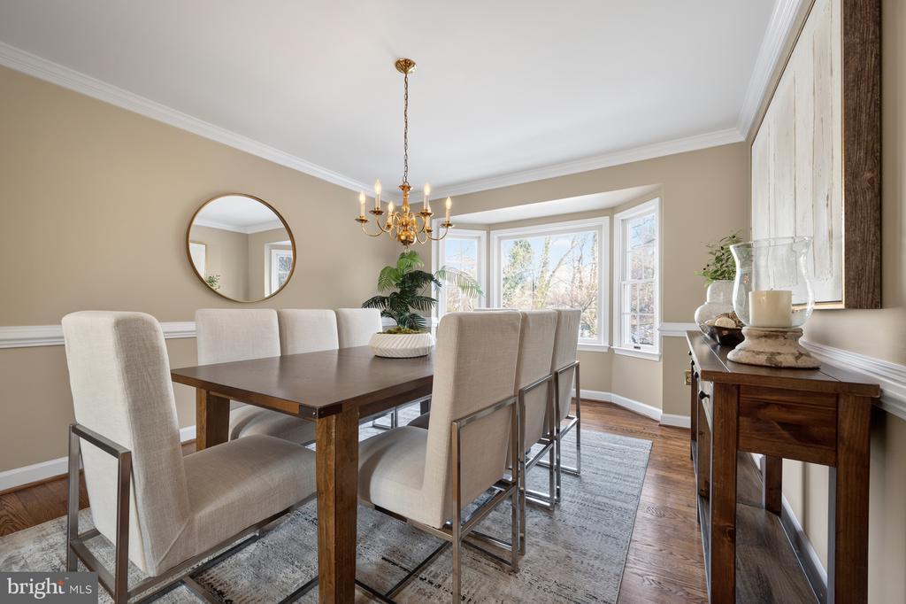 8815 SURREY COURT