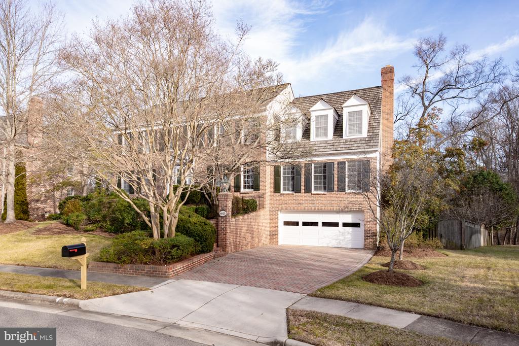 8815 SURREY COURT