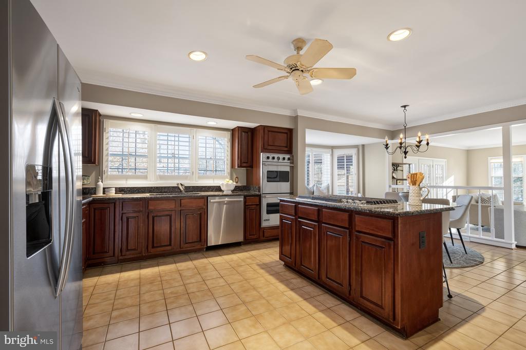 8815 SURREY COURT
