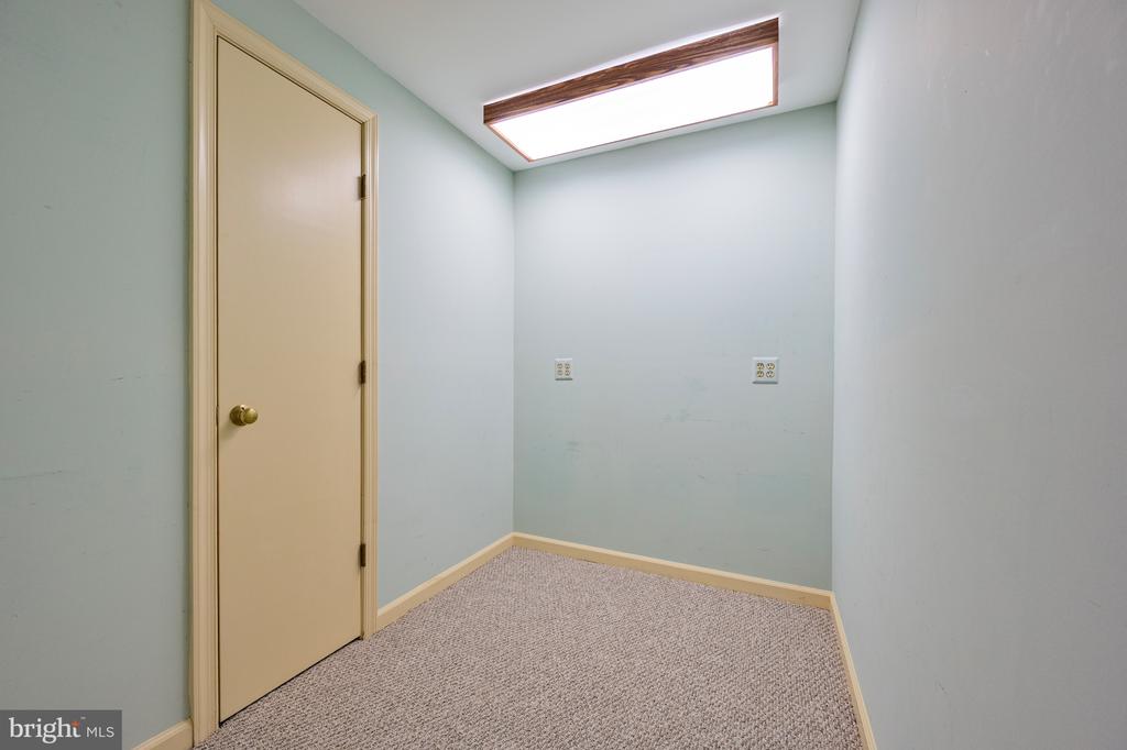 8815 SURREY COURT
