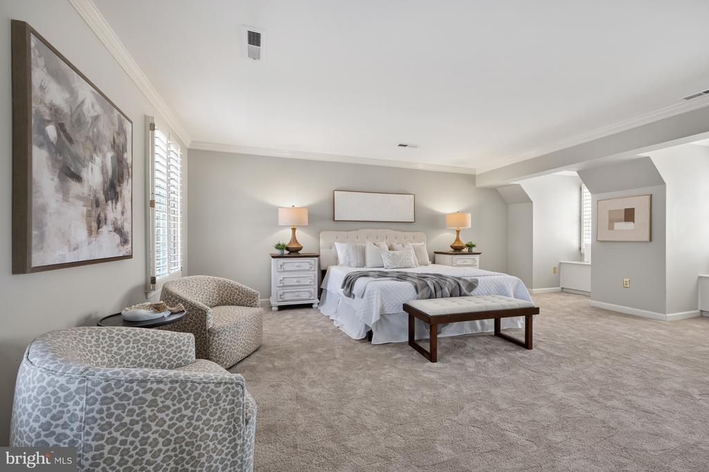 8815 SURREY COURT
