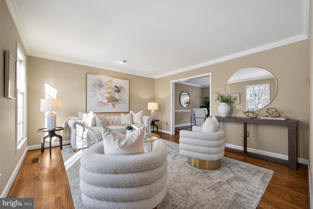 8815 SURREY COURT