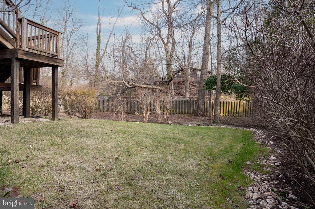 8815 SURREY COURT