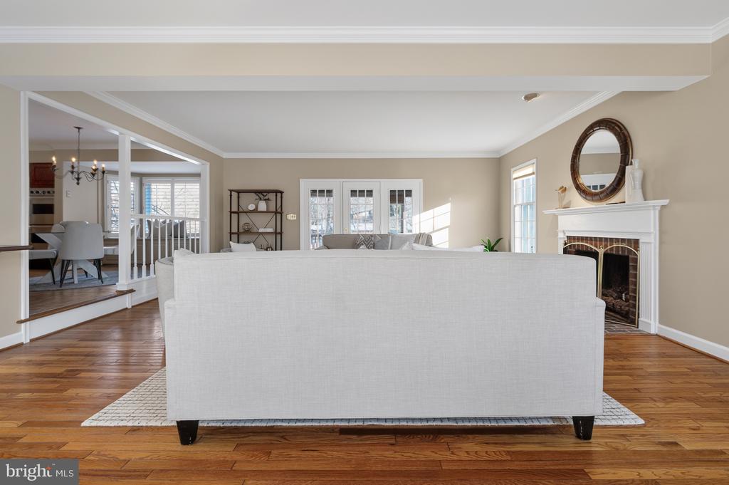 8815 SURREY COURT