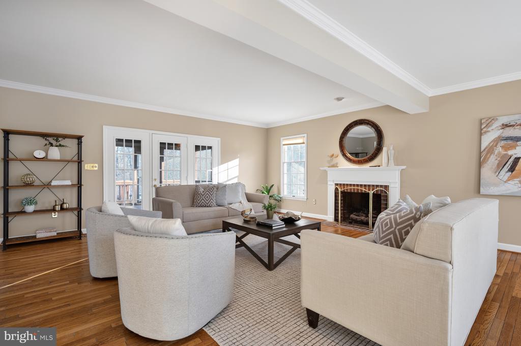 8815 SURREY COURT
