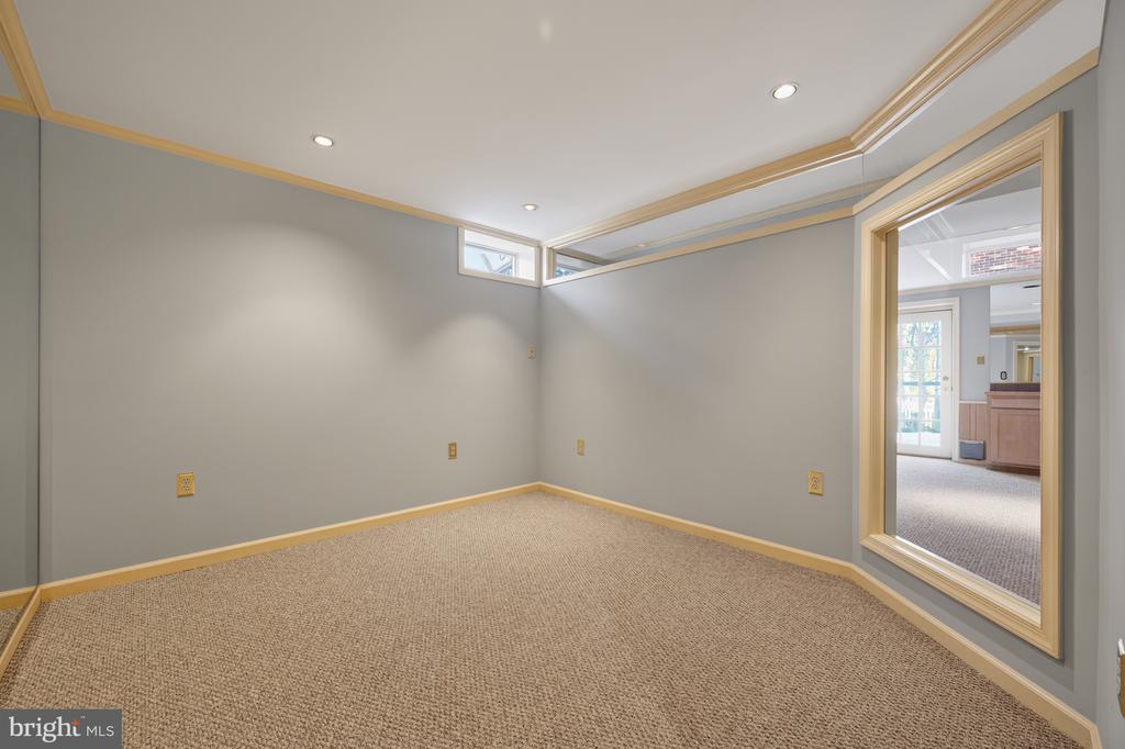 8815 SURREY COURT