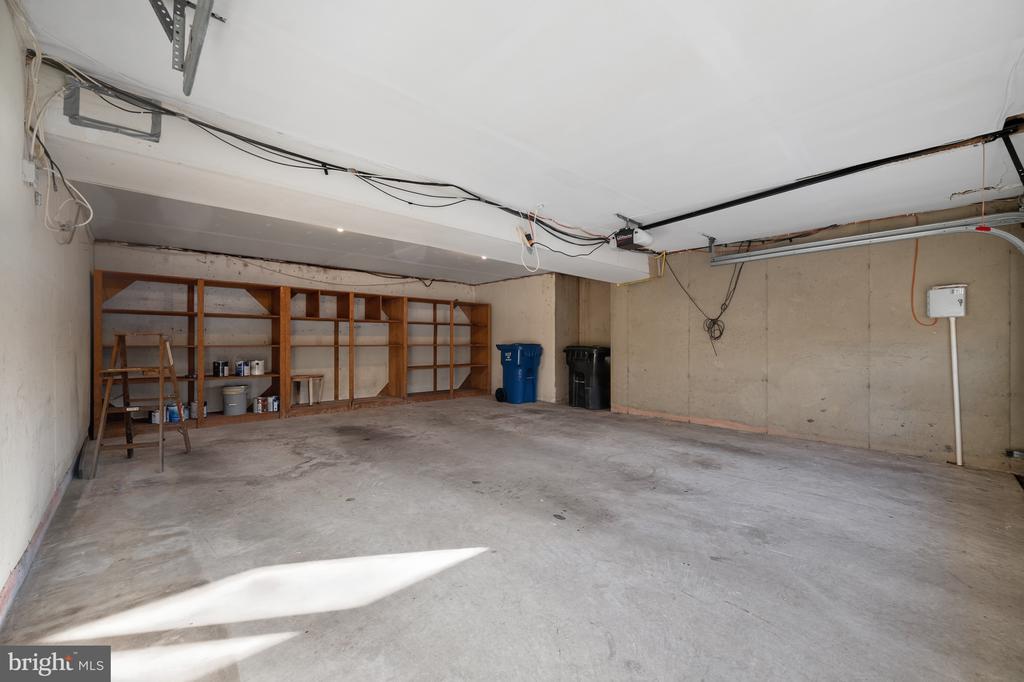 8815 SURREY COURT