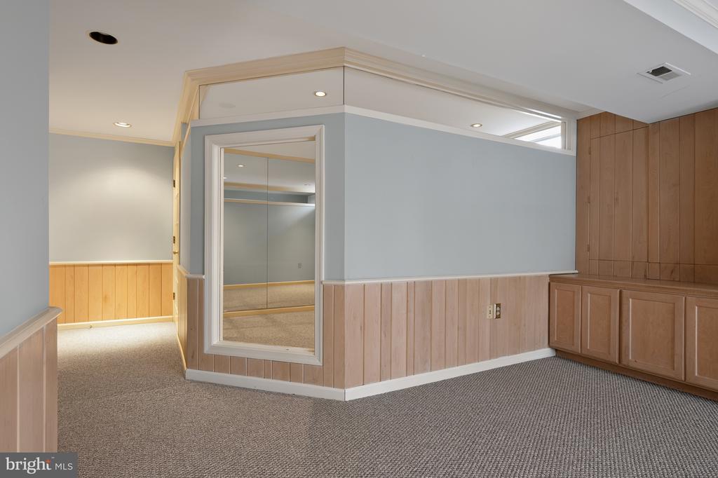 8815 SURREY COURT