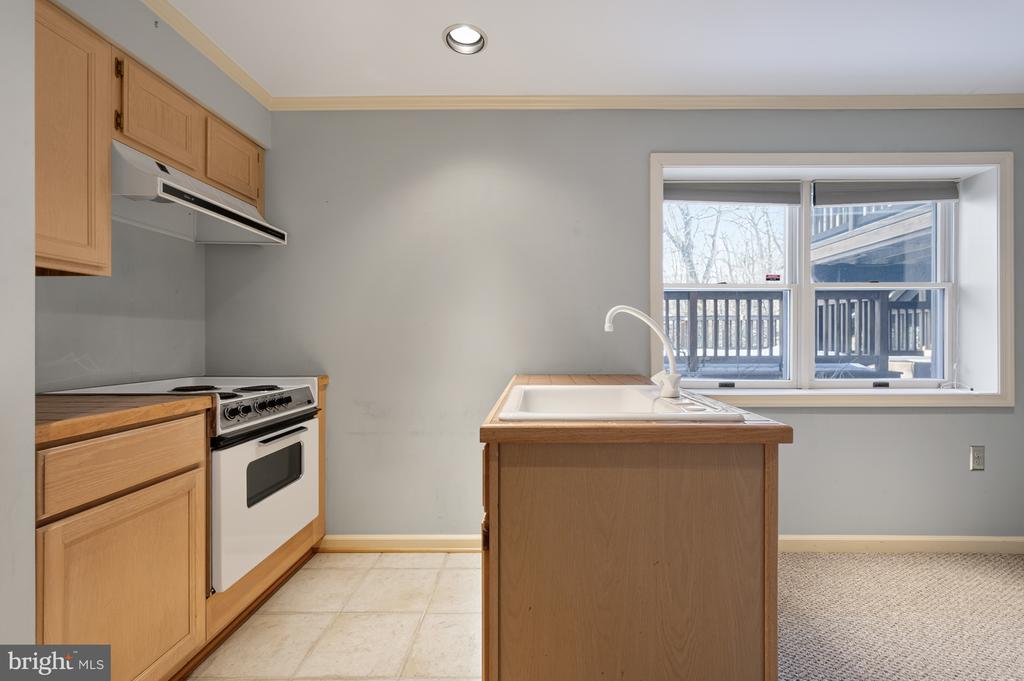 8815 SURREY COURT