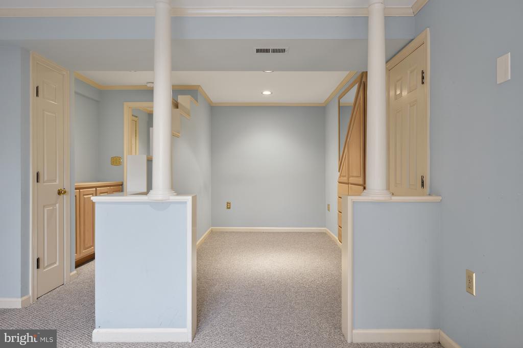 8815 SURREY COURT