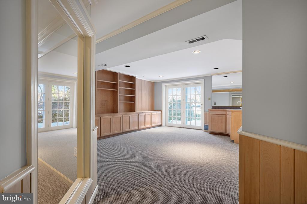 8815 SURREY COURT