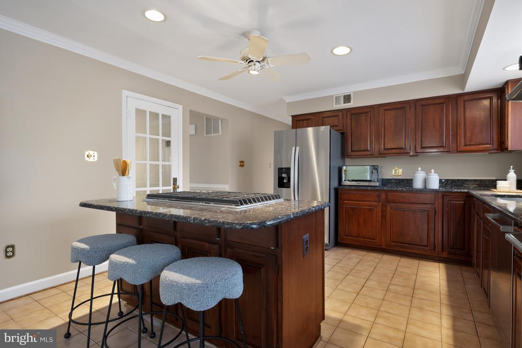 8815 SURREY COURT