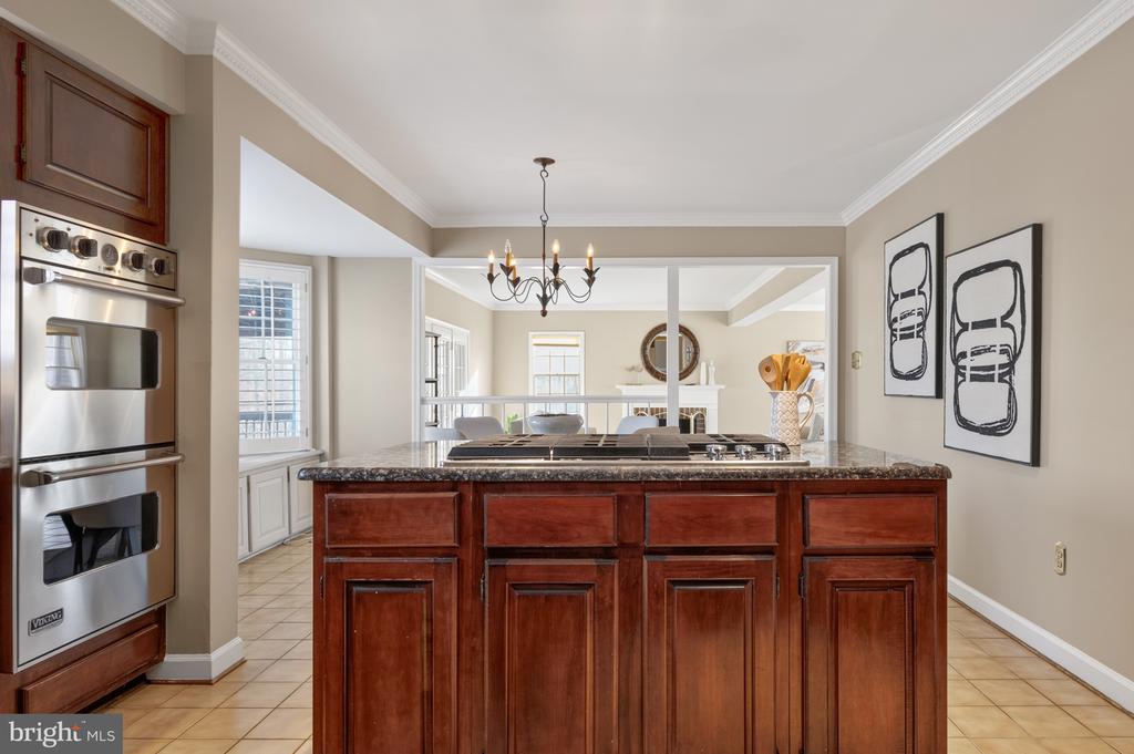8815 SURREY COURT