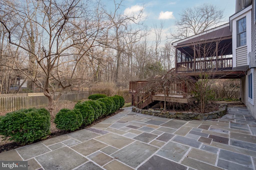 8815 SURREY COURT