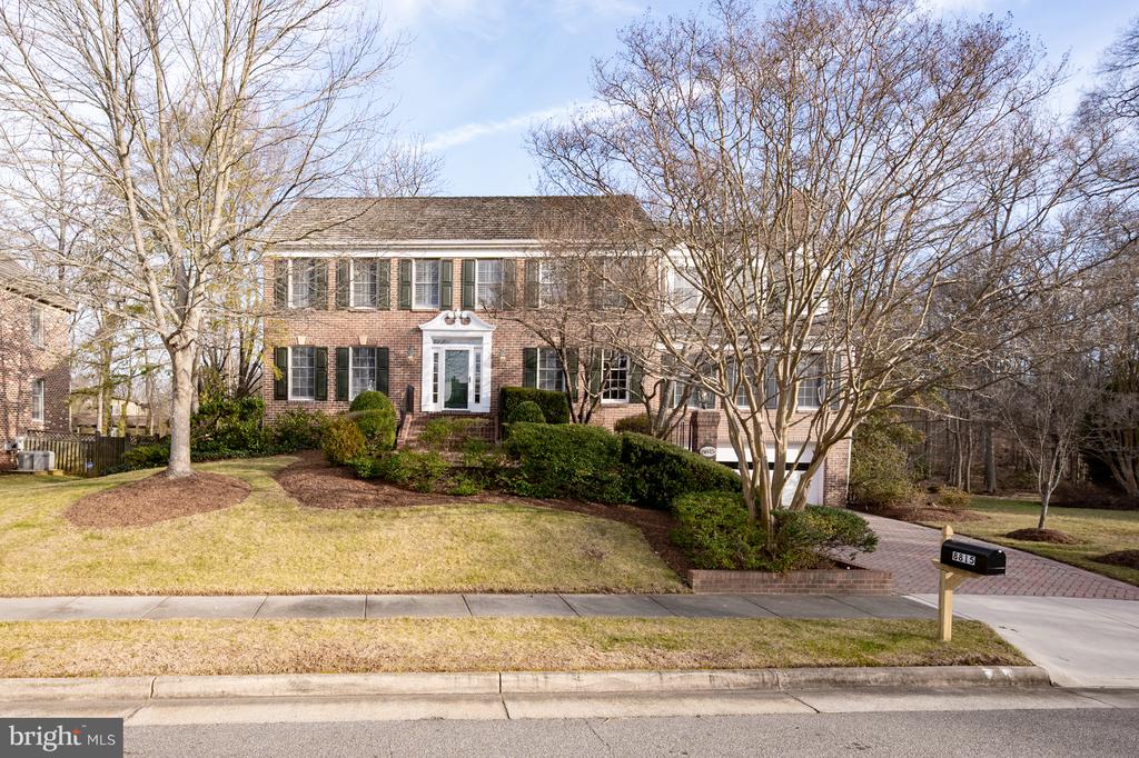 8815 SURREY COURT
