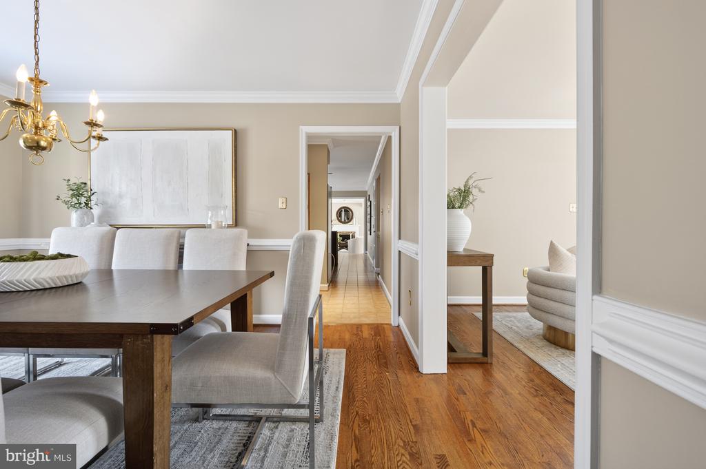8815 SURREY COURT