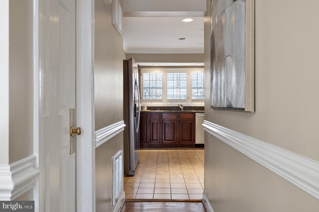 8815 SURREY COURT