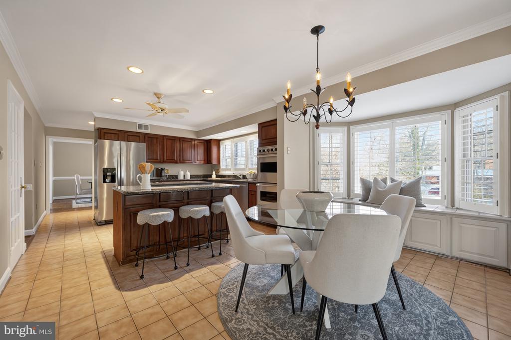 8815 SURREY COURT